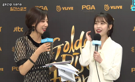 골든디스크 백스테이지 아이유.gif | 인스티즈