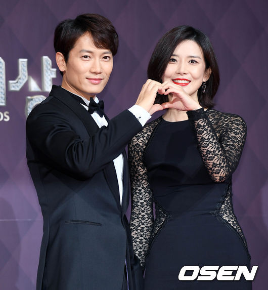 SBS 연기대상 레드카펫 지성-이보영.jpg | 인스티즈