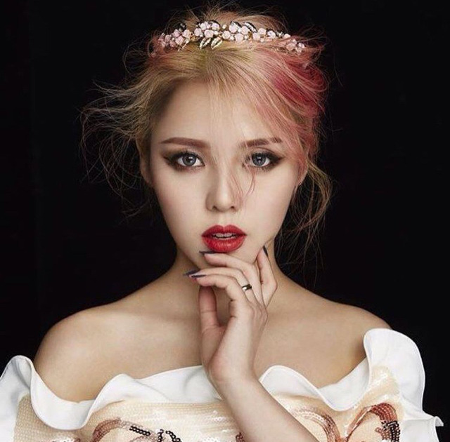 [PONY] 10년 사귄 남자친구가 직접 염색 해준다는 포니 헤어스타일.jpg | 인스티즈