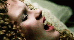 [키얼스틴던스트] 성인 연기 못지 않게 임팩트 연기를 선보인 뱀파이어와의 인터뷰 클로디아 | 인스티즈