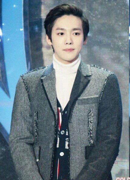 같은 옷 입은 남자아이돌들.jpg | 인스티즈