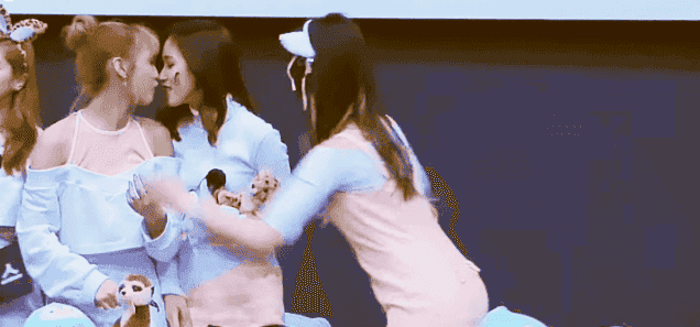 사나 궁극의 도리도리 | 인스티즈