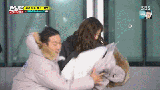 런닝맨 녹화 중 갑자기 옷벗는 전소민 | 인스티즈