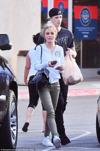 자신의 손목에 CL(씨엘) 본명을 새긴 남자모델 | 인스티즈