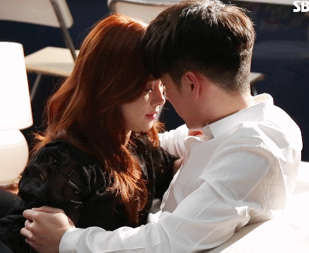 산으로 가는 스토리에 작가한테 빡친 팬들이 키스신 한 번으로 화 풀었던 소파 키스신 (달달주의) | 인스티즈