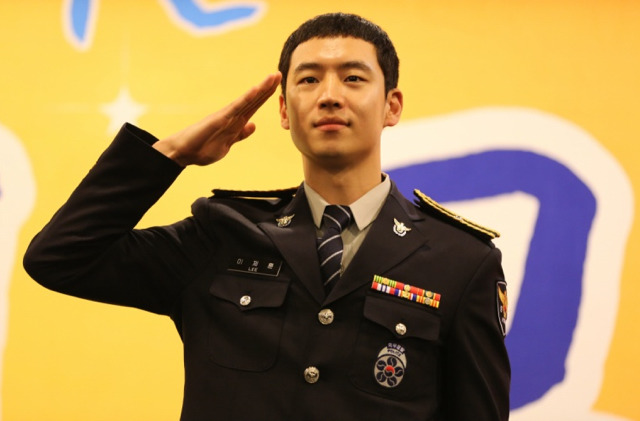 하늘에서 만인의 이상형되라고 내려준 배우 이제훈의 의경시절 | 인스티즈