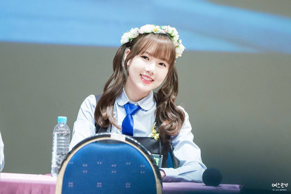 [여자친구] 동생이 카메라를 빌려달라는 요구를 해서 예린이 | 인스티즈