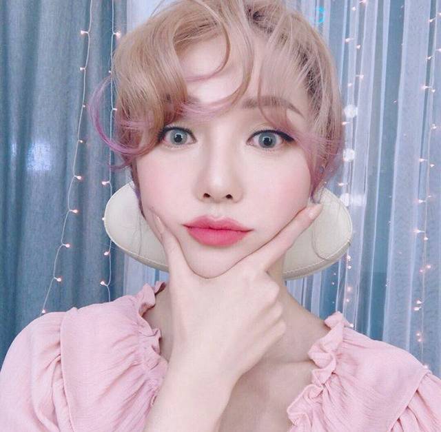 [PONY] 10년 사귄 남자친구가 직접 염색 해준다는 포니 헤어스타일.jpg | 인스티즈