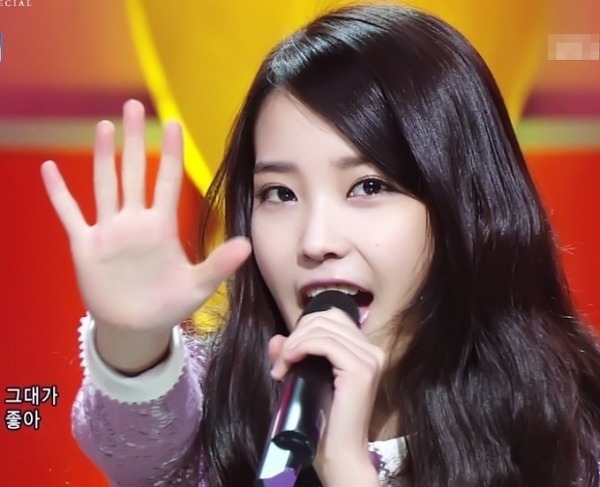 아이유 단발&똥머리 vs 긴생머리 | 인스티즈