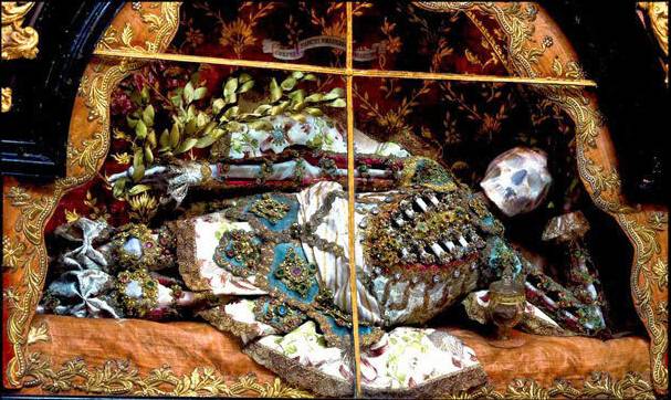 로마의 지하 묘지에서 발굴한 해골 | 인스티즈