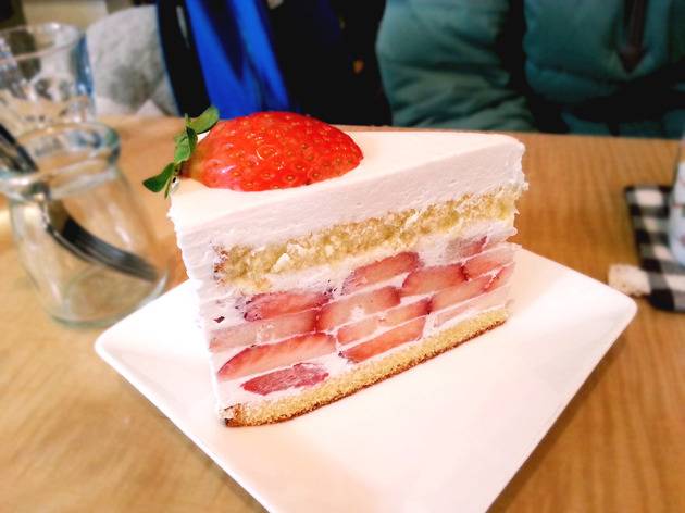 대구에서 유명하다는 압도적인 비쥬얼의 딸기케이크 | 인스티즈