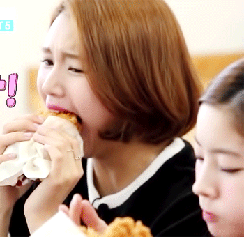 [트와이스] 너무 귀엽게 먹는 채영 | 인스티즈