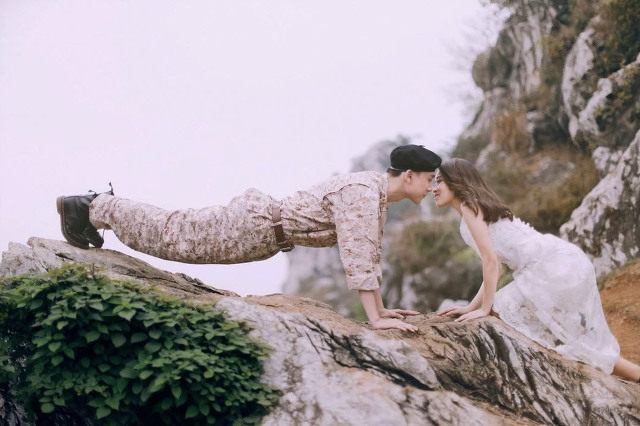 태양의 후예 컨셉으로 사진을 찍은 베트남 신혼부부 | 인스티즈