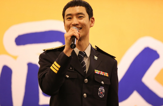 하늘에서 만인의 이상형되라고 내려준 배우 이제훈의 의경시절 | 인스티즈