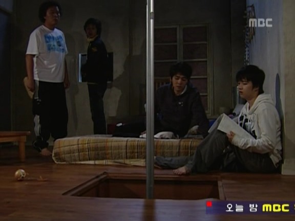 [거침없이하이킥] 민용이 옥탑방에 감금된 남자들ㅋㅋㅋㅋㅋ.jpg | 인스티즈