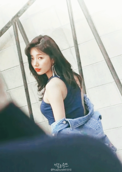 [짱예주의] 수지 GUESS Spring 2017컬렉션.gif | 인스티즈