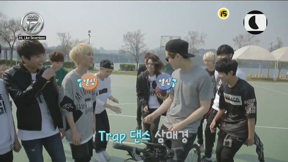  지나가던 길에 자꾸 방송출연하는 아이돌.jpg | 인스티즈