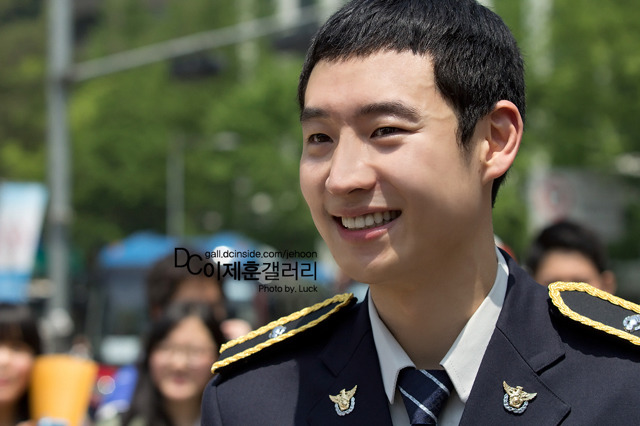 하늘에서 만인의 이상형되라고 내려준 배우 이제훈의 의경시절 | 인스티즈