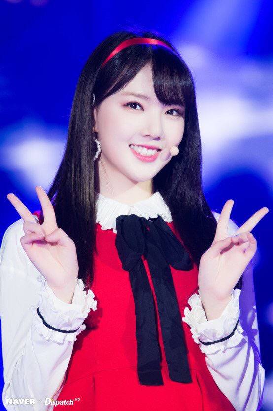 [여자친구] 동생이 카메라를 빌려달라는 요구를 해서 예린이 | 인스티즈