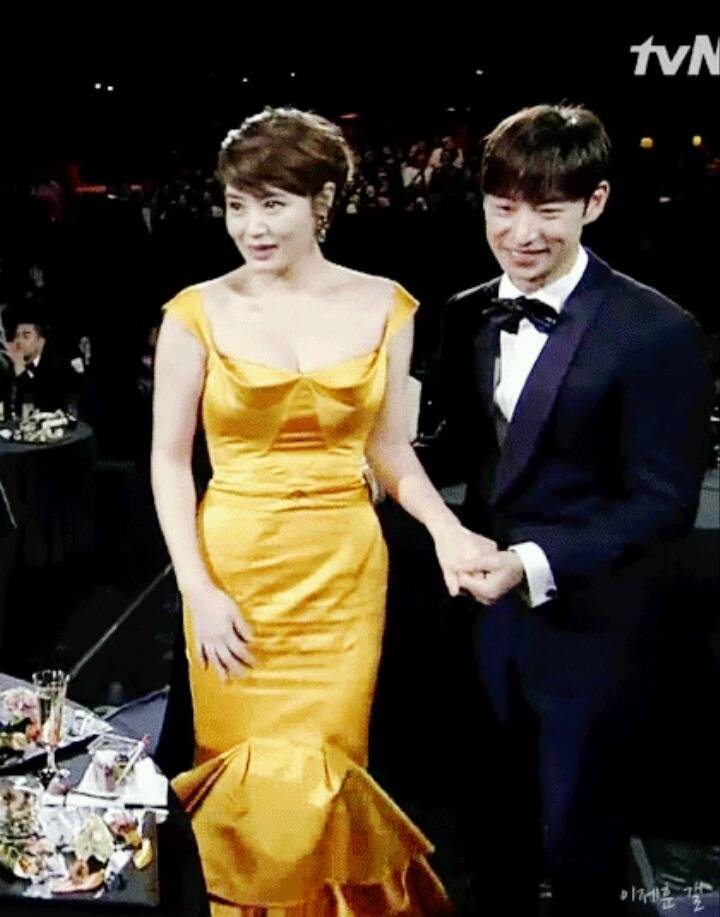 반응 난리난 김혜수 이제훈 둘이 너는펫 현실판이란 반응들이 쏟아지는 이유 (주인님과 인간펫) | 인스티즈