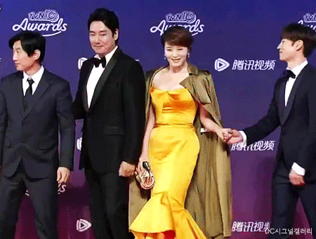 반응 난리난 김혜수 이제훈 둘이 너는펫 현실판이란 반응들이 쏟아지는 이유 (주인님과 인간펫) | 인스티즈