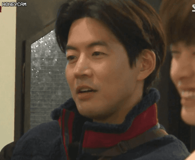 [집사부일체] 카메라 앞에서 옷 처음 갈아입어보는 이상윤.gif | 인스티즈