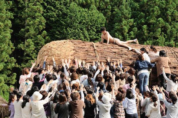 ＜일본 영화＞ 홍보 전단지의 미녀에 반해 산림관리 연수에 지원하게 되는데..jpg | 인스티즈