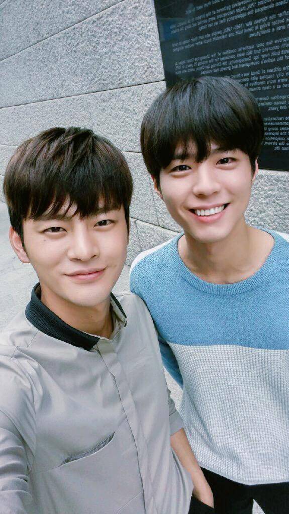 안경 끼면 느낌이 많이 달라지는 박보검 | 인스티즈