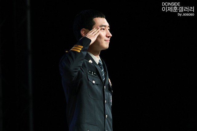 하늘에서 만인의 이상형되라고 내려준 배우 이제훈의 의경시절 | 인스티즈