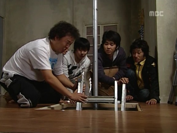 [거침없이하이킥] 민용이 옥탑방에 감금된 남자들ㅋㅋㅋㅋㅋ.jpg | 인스티즈