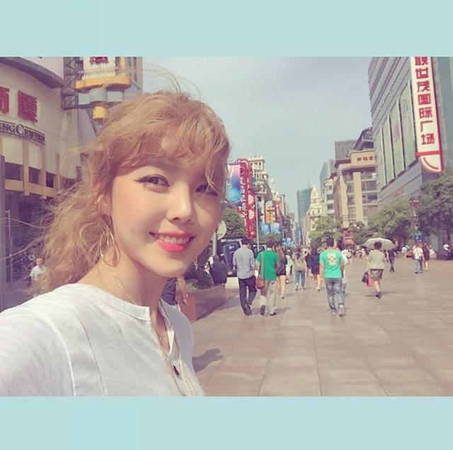 [PONY] 10년 사귄 남자친구가 직접 염색 해준다는 포니 헤어스타일.jpg | 인스티즈