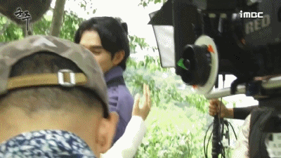 더듬는게 잴 어려운 김소현.gif | 인스티즈