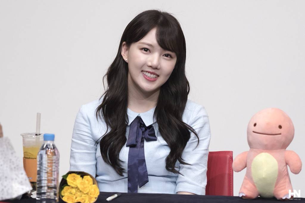 [여자친구] 동생이 카메라를 빌려달라는 요구를 해서 예린이 | 인스티즈