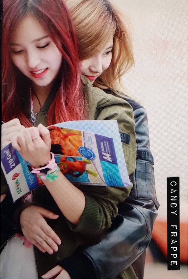 [트와이스] 사나 여친느낌나는 백허그 | 인스티즈