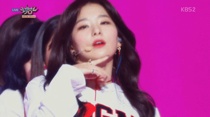 레드벨벳의 시작을 맡고 있는 슬기.gif | 인스티즈