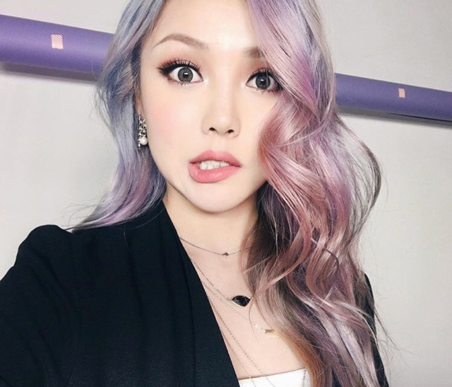 [PONY] 10년 사귄 남자친구가 직접 염색 해준다는 포니 헤어스타일.jpg | 인스티즈