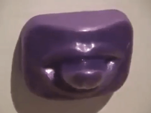 외국에서 크리스마스 선물로 유행이라는 키스 기계.gif (숭함주의) | 인스티즈