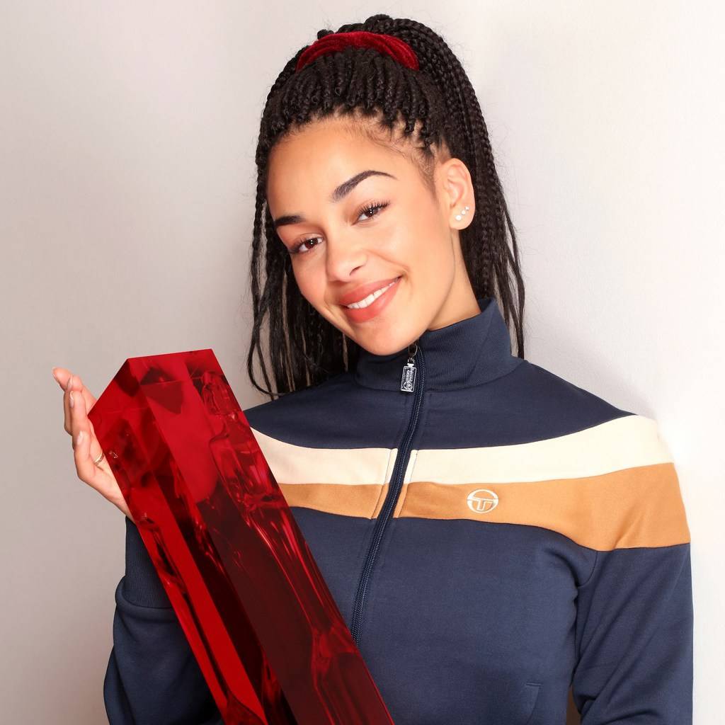 트로피 보는 재미가 있는 영국 시상식.jpg | 인스티즈