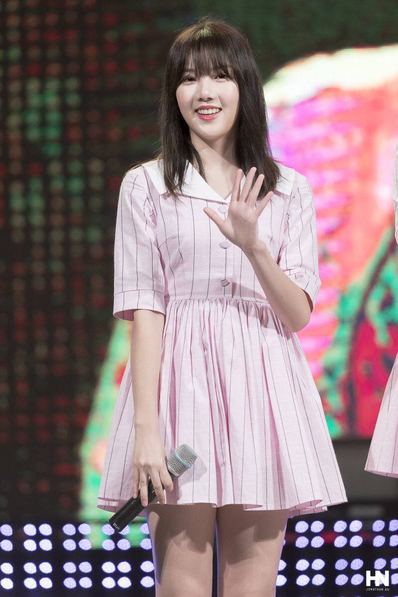 [여자친구] 동생이 카메라를 빌려달라는 요구를 해서 예린이 | 인스티즈