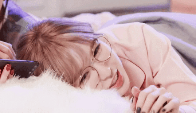 [레드벨벳] 안경 쓰면 미모력이 상승하는 웬디 | 인스티즈