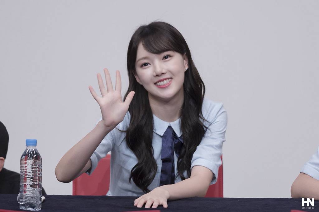 [여자친구] 동생이 카메라를 빌려달라는 요구를 해서 예린이 | 인스티즈