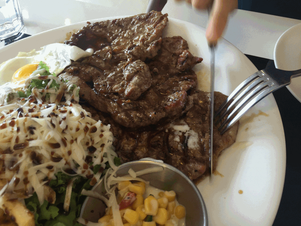 고기더쿠! 목살 스테이크 샐러드 gifjpg | 인스티즈