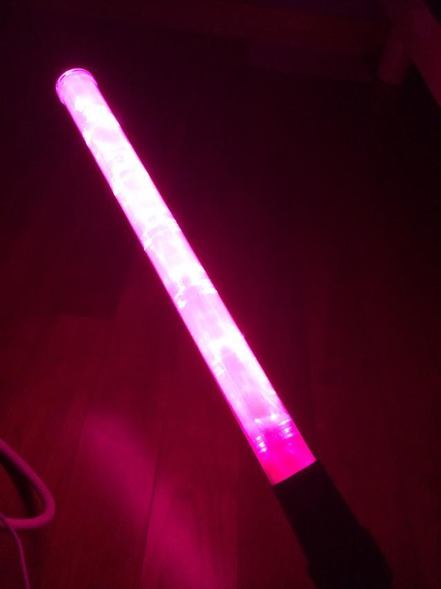 일반 응원봉의 10배 발광력을 자랑하는 아이돌 경광봉들.gif | 인스티즈
