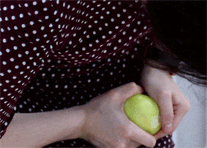 사과 쪼개기가 특기인 김유정.gif | 인스티즈