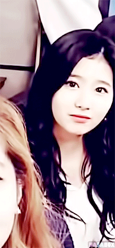 끼리끼리 친한듯한 여자친구 은하와 트와이스 사나.gif | 인스티즈