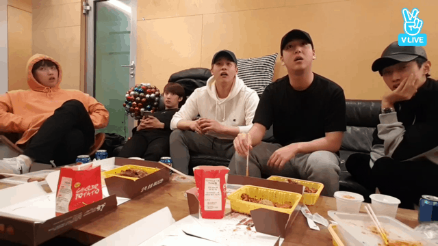 브이앱 방송 도중 로리타 언급하는 소속사 관계자 | 인스티즈