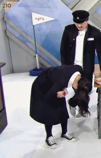 사과 쪼개기가 특기인 김유정.gif | 인스티즈