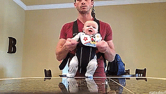 아빠에게 아기를 맡기면 벌어지는 일.gif | 인스티즈