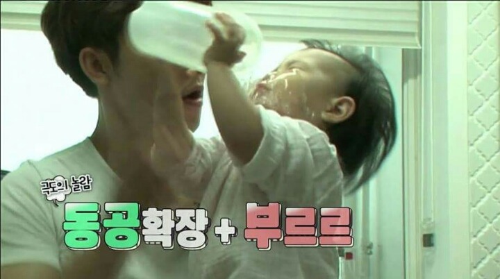 물 마시다 놀란 로희 | 인스티즈