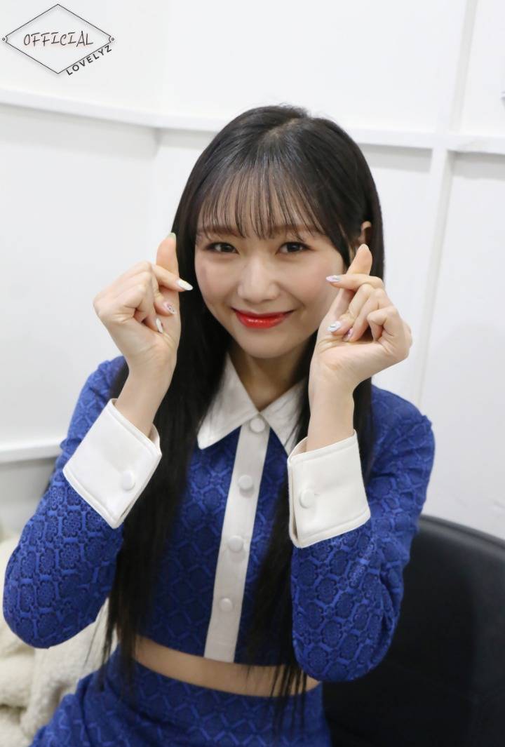 [러블리즈] 퇴근길 버스가 생각보다 널널해서 수정이 | 인스티즈